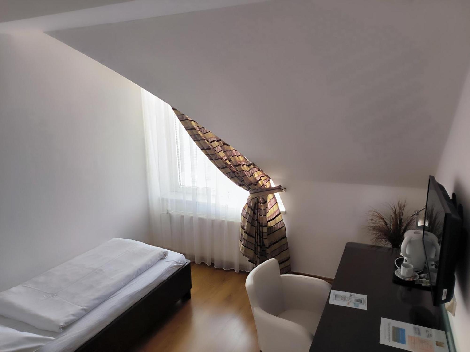 אולומוץ Hotel Trinity מראה חיצוני תמונה