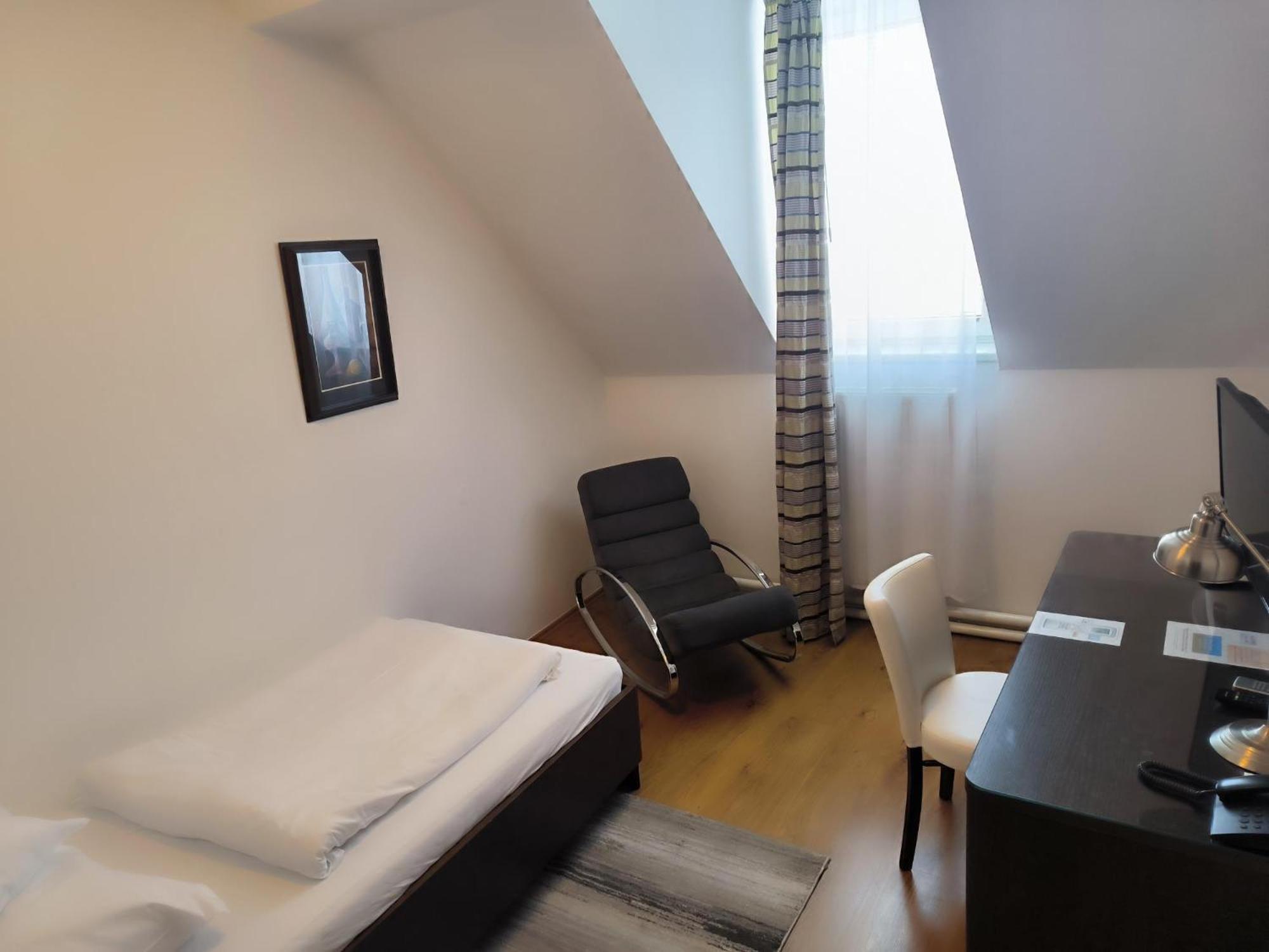 אולומוץ Hotel Trinity מראה חיצוני תמונה