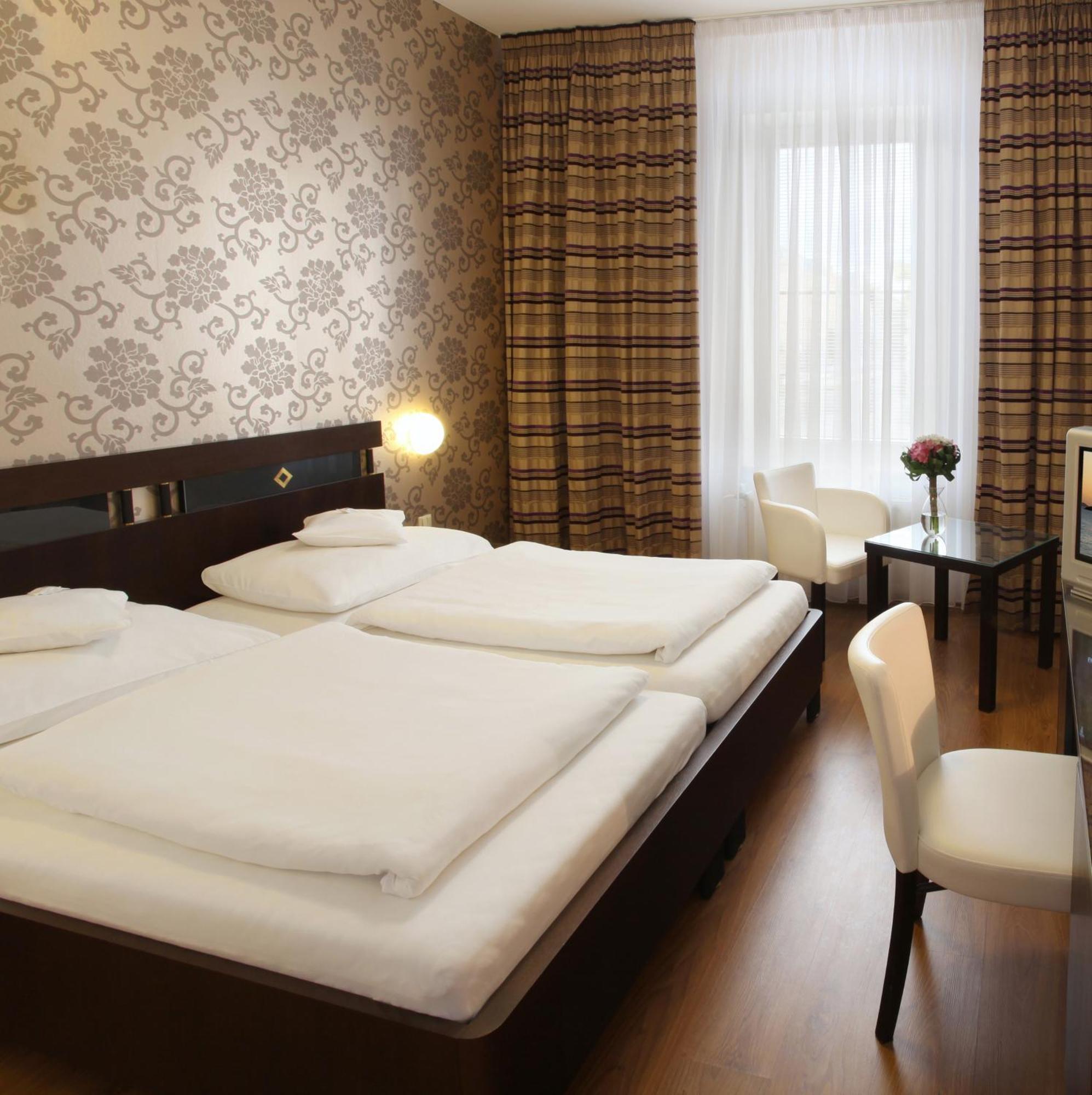 אולומוץ Hotel Trinity מראה חיצוני תמונה
