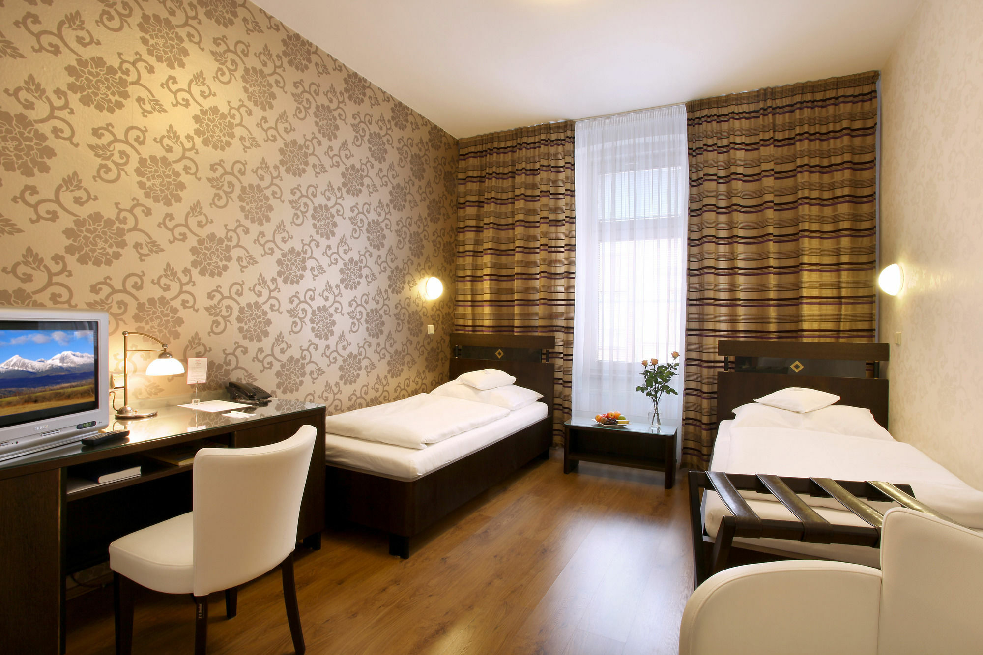 אולומוץ Hotel Trinity מראה חיצוני תמונה