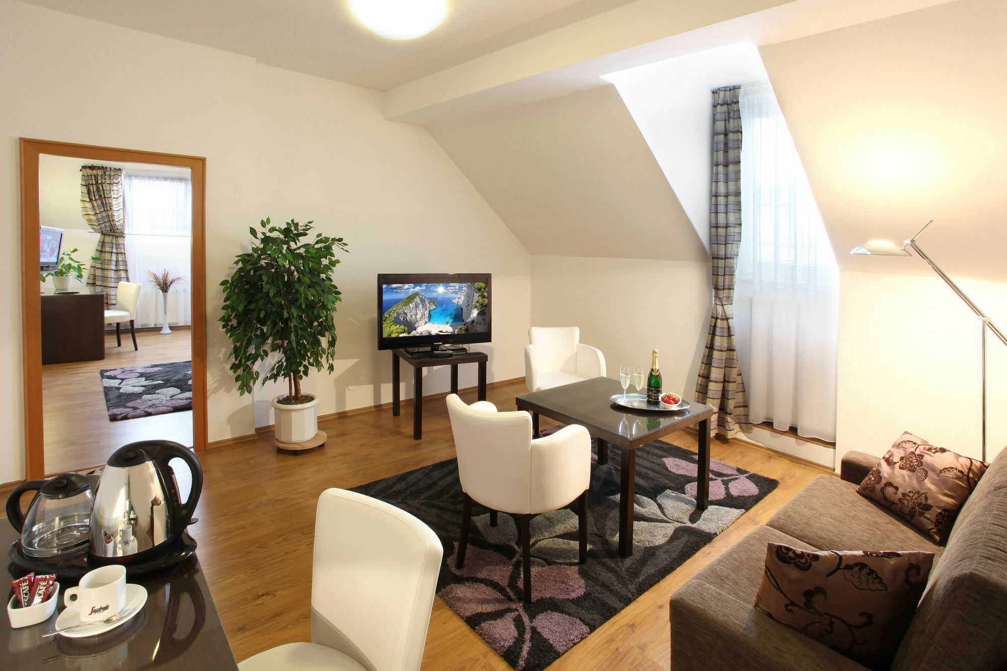 אולומוץ Hotel Trinity מראה חיצוני תמונה